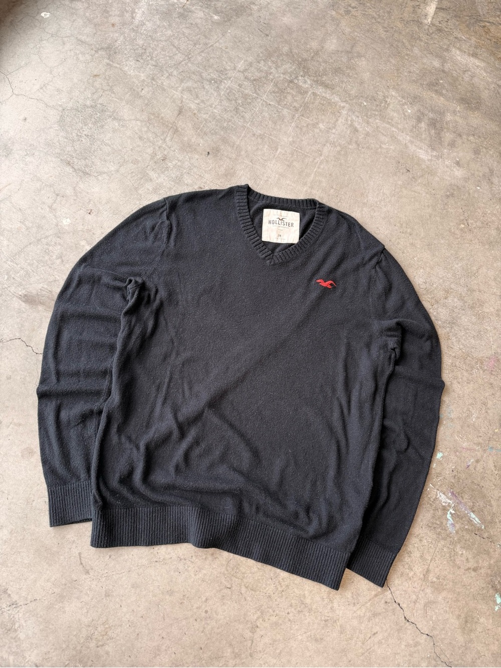 Vintage Y2K Hollister Men's Black V-Neck Sweater with Red Logo Emblem